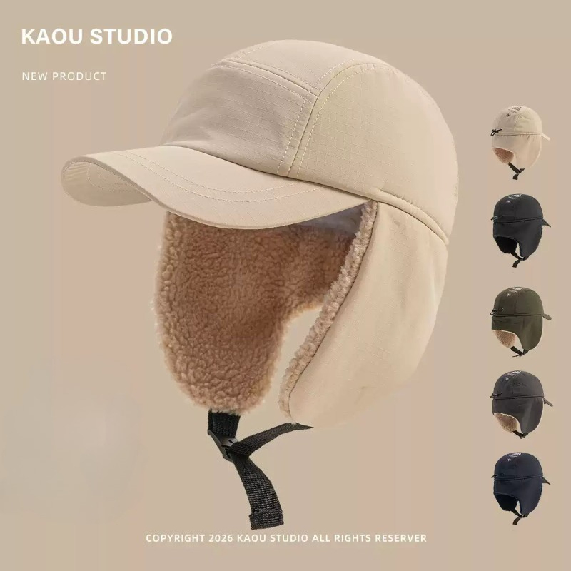 Corduroy Cap 5 Panel - 冬用、暖かいボンバーハット。男女兼用。文字プリント入り、5パネル構造のキャンプハット。フリース素材の耳当て付きで、防風性があり、スキー、サイクリング、アウトドアでの使用に適した、耳を保護する帽子。